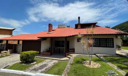 Casa em condomínio fechado com 3 quartos à venda na Rua Gécio de Souza e Silva, 100, Sambaqui, Florianópolis por R$ 1.990.000