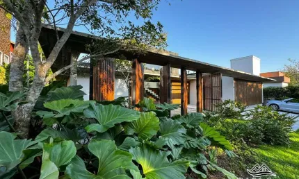 Casa em condomínio fechado com 3 quartos à venda na rodovia haroldo soares glavan, 1830, cacupé, florianópolis por r$ 12.900.000