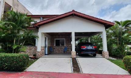 Casa Cidade Jardim 1 -  2 pavimentos e com 4/4 sendo  3 suítes com piscina e energia solar