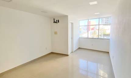 Oportunidade para Locação de Sala Comercial - OTC - Andar baixo
