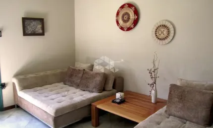 Casa no bairro Jardim Planalto com 4 dormitórios, sendo 2 suítes