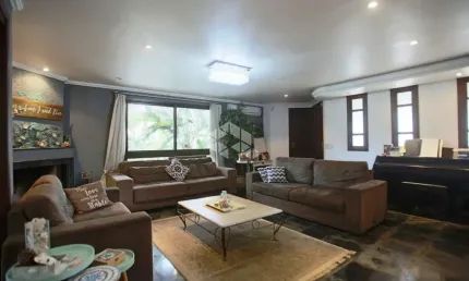 Casa no Bairro Jardim Planalto com 4 dormitorios - 2 suites - 6 vagas
