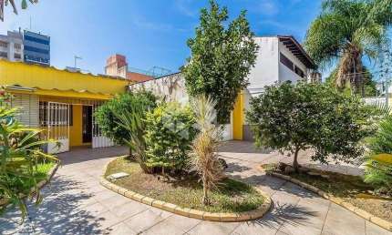 CASA COM 308M2 E EDÍCULA COM ENTRADA SEPARADA NO BOA VISTA