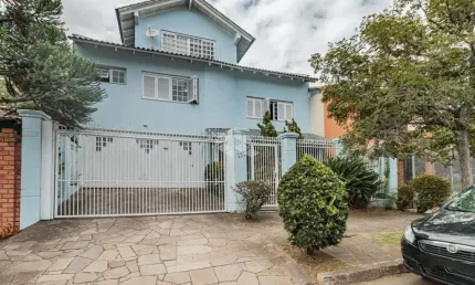 Casa 4 dormitórios com piscina a venda no bairro Planalto
