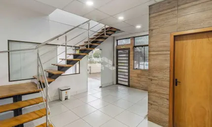 Prédio com câmaras frias, e infra montada, na Serafim Alencastro, Bairro Sarandi.