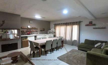 Casa 3 dormitórios com suíte vagas de garagem no Bairro Passo da Areia.