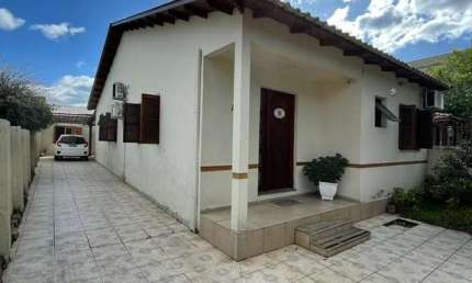 Casa 4 dormitórios com vagas no  bairro Sarandi - Porto Alegre