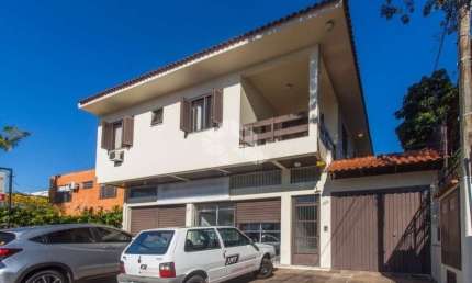 Casa 3 dormitórios no bairro Vila Ipiranga em Porto Alegre !