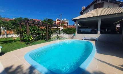Casa com 3 dormitorios  no bairro  Espirito Santo Porto Alegre