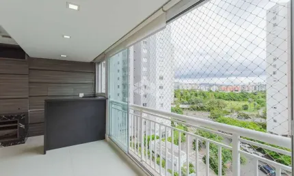 Apartamento com três suítes, de frente pro pq germânia