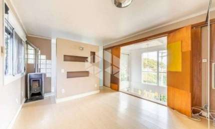 Casa com duas suítes e terraço com vista pro Guaiba.
