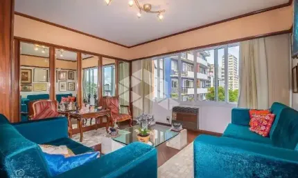 Apartamento com três quartos, em andar alto, no moinhos de vento