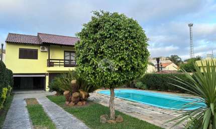 Casa à venda com 3 quartos/dormitórios, 5 vagas/box, no bairro Partenon, Porto Alegre.
