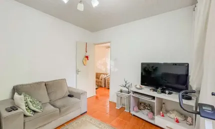 Casa 4 dormitórios, 184m², pátio, churrasqueira, 3 vagas no bairro Partenon