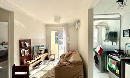 Apartamento com dois quartos, sacada e vaga no Teresópolis