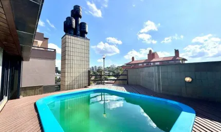Cobertura com três suítes e três vagas no Jardim Lindóia