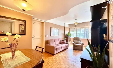 Apartamento com três quartos e vaga, no menino deus