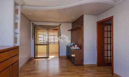 Apartamento com três quartos, suíte, churrasqueira e vaga, na Cidade Baixa