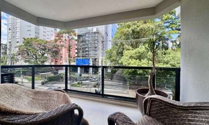 Apartamento com três quartos e duas vagas no Mont Serrat