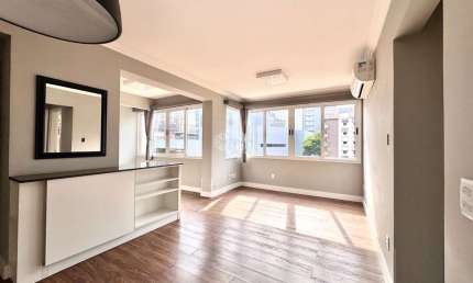 Apartamento com dois quartos e duas vagas, no Bela Vista