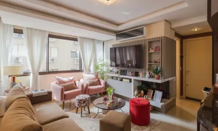 Apartamento com duas suítes, lareira e churrasqueira no Petrópolis