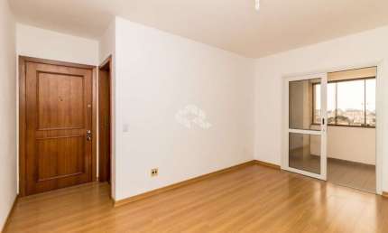 Apartamento com dois quartos, sacada e vaga, no Passo D'Areia