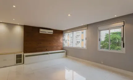 Apartamento 3 dormitórios 1 suíte 81m² 2 vagas no bairro Petrópolis.