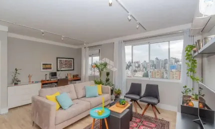Apartamento mobiliado, em andar alto, no Petrópolis