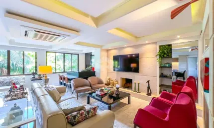Apartamento com três suítes no coração do Petrópolis