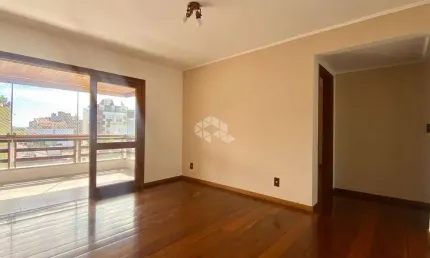 Apartamento 03 quartos com suíte, sacada integrada com churrasqueira em rua tranquila.
