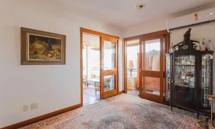 Apartamento de 3 dormitórios, 1 suíte e 1 vaga no bairro Bela Vista em Porto Alegre-RS!