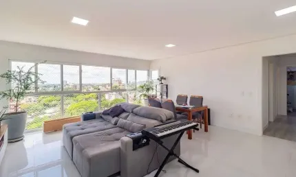Apartamento de 3 dormitórios, 1 suíte e 2 vagas no bairro Vila Ipiranga em Porto Alegre-RS!