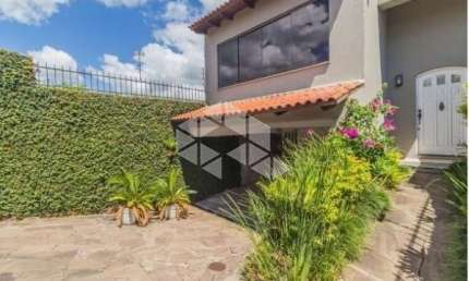CASA 3 QUARTOS 2 SUÍTES  MASTER, 4 VAGAS NOS ALTOS DA VILA JARDIM