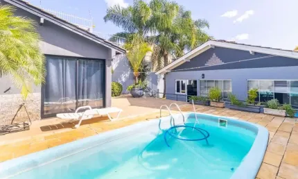Casa com 3 dormitórios, 2 suítes e 3 vagas no bairro Jardim Planalto em Porto Alegre-RS!