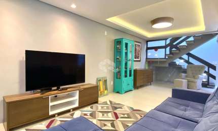 casa  sobrado a venda com 3 dormitórios, sendo 2 suites, sala de estar e sala de jantas cozinha com armários, área de serviço com armários  e garage