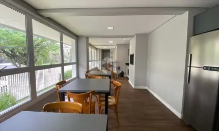 Apartamento próximo ao IGUATEMI com 2 quartos (1 suíte), churrasqueira na cozinha, sacada, elevador, vaga coberta e salão de festas.