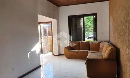 Casas sobrados com 2 casas independentes em um terreno no bairro Glória