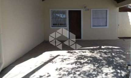 Casa á venda com 2 quartos, sala de estar /jantar , cozinha, 01 banheiro, área de serviço, garagem para 02 carros e pátio nos fundos