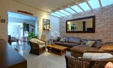 CASA TÉRREA COM 4 DORMITÓRIOS MAIS APARTAMENTO NOS FUNDOS