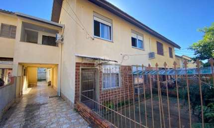 CASA COM 2 DORMITÓRIOS, 3 VAGAS E EXCELENTE LOCALIZAÇÃO NO JARDIM SABARÁ - PORTO ALEGRE.