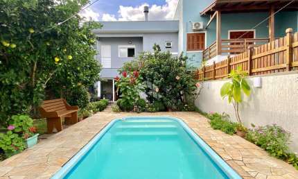 Casa sobrado com 3 quartos, 2 vagas, piscina no bairro Ecoville