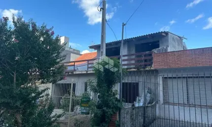 Casa sobrado em reforma  com 3 quartos, 2 vagas no passo da áreia