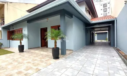Casa, 4 dormitórios, com 292m², pátio, Jardim Planalto, Porto Alegre