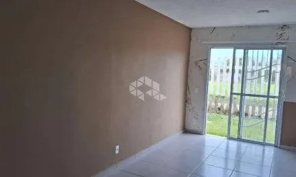 ICasa a venda com 02 dormitorios, sala cozinha conjulgados, banheiro, pátio , vaga de garagem, em frente a casa em condomínio fechado