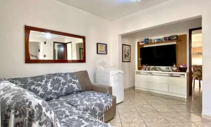 Casa sobrado com 3 domitórios 2 banheiros, sendo 1 suíte, sala, cozinha, pátio, churrasqueira