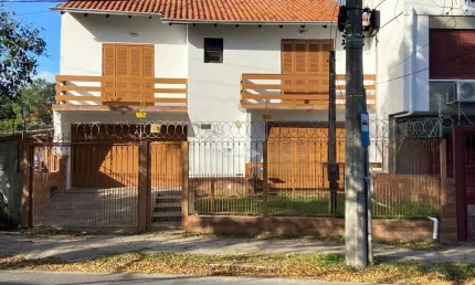 Casa com 3 quartos à venda na Rua Bogotá, 515, Jardim Lindóia, Porto Alegre