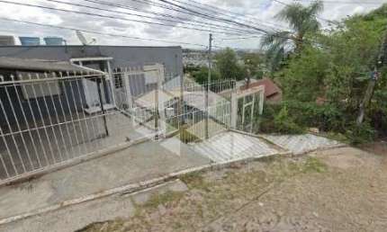 Casa / Casa com pátio / 4 Dormitórios / 1 Suíte / 3 Vagas / Morro Santana / Porto Alegre / RS