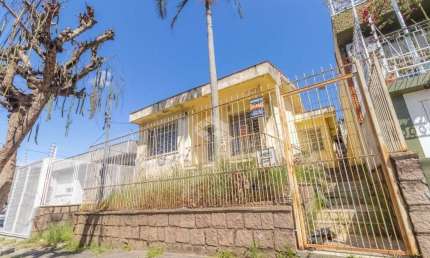 Casa com 4 quartos sendo 1 suíte, 3 banheiros, 3 vagas no bairro Sarandi