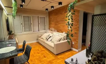 Apartamento todo reformado, com 2 dormitórios, 1 vaga de garagem, próximo a Avenida dona Adda Mascarenha de Moraes