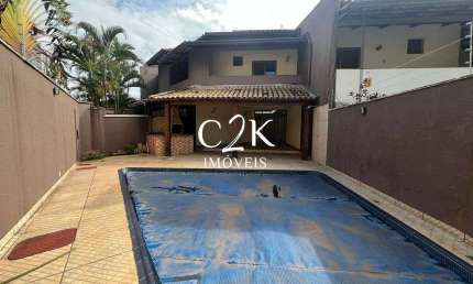 Sofisticado Sobrado com Piscina e Churrasqueira no Setor Nova Suíça – Goiânia